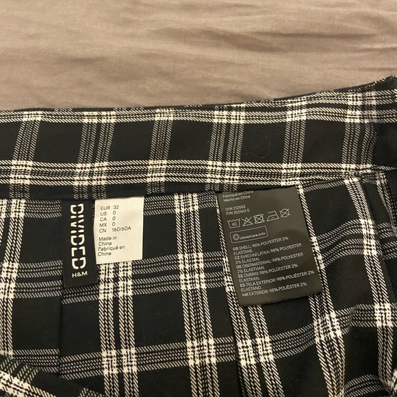 H&M Plaid Pleated Mini Skirt - Picture 3 of 3